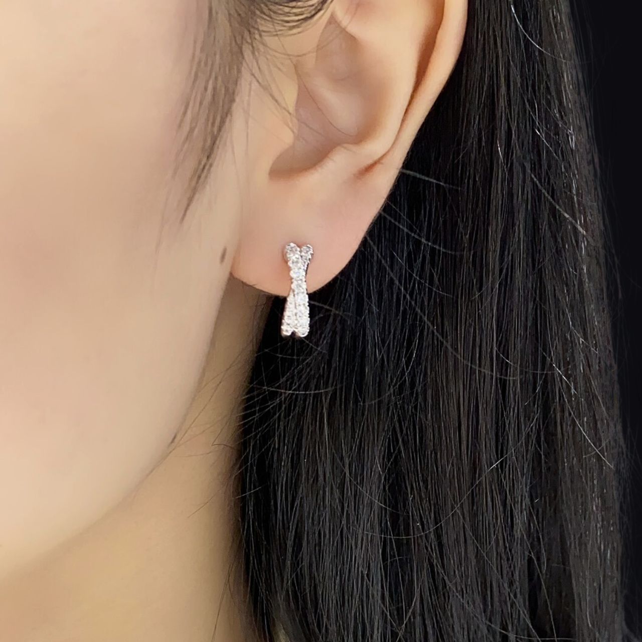 18K White Gold Natural Diamond Hoop Earrings