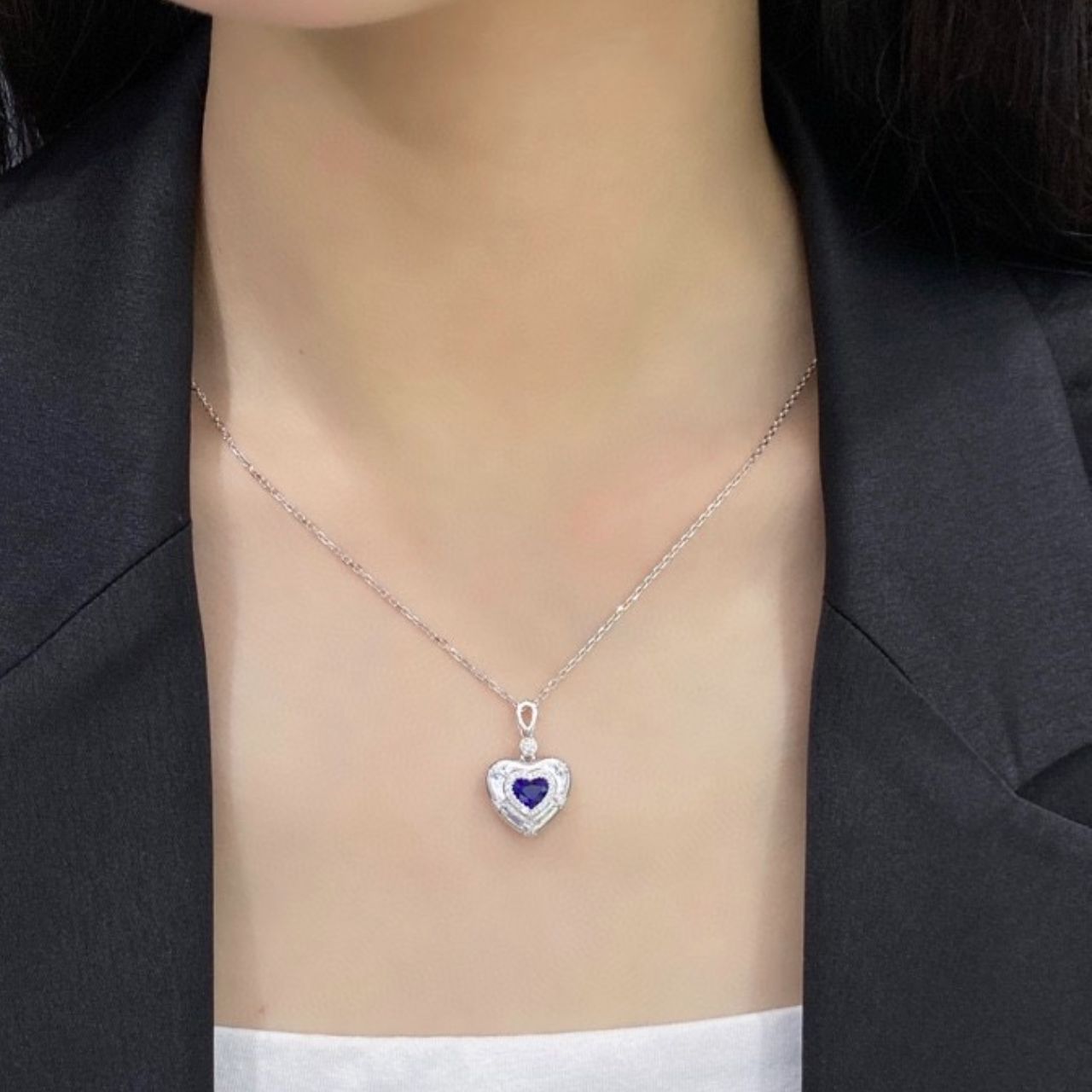FIICCI Natural Diamond And Heart Shape Royal Blue Sapphire In 18K White Gold Necklace