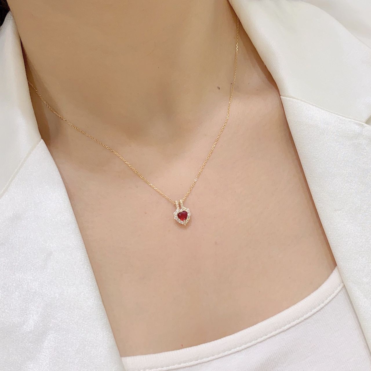 FIICCI Diamond And Heart Shape Ruby In 18K White Gold Necklace