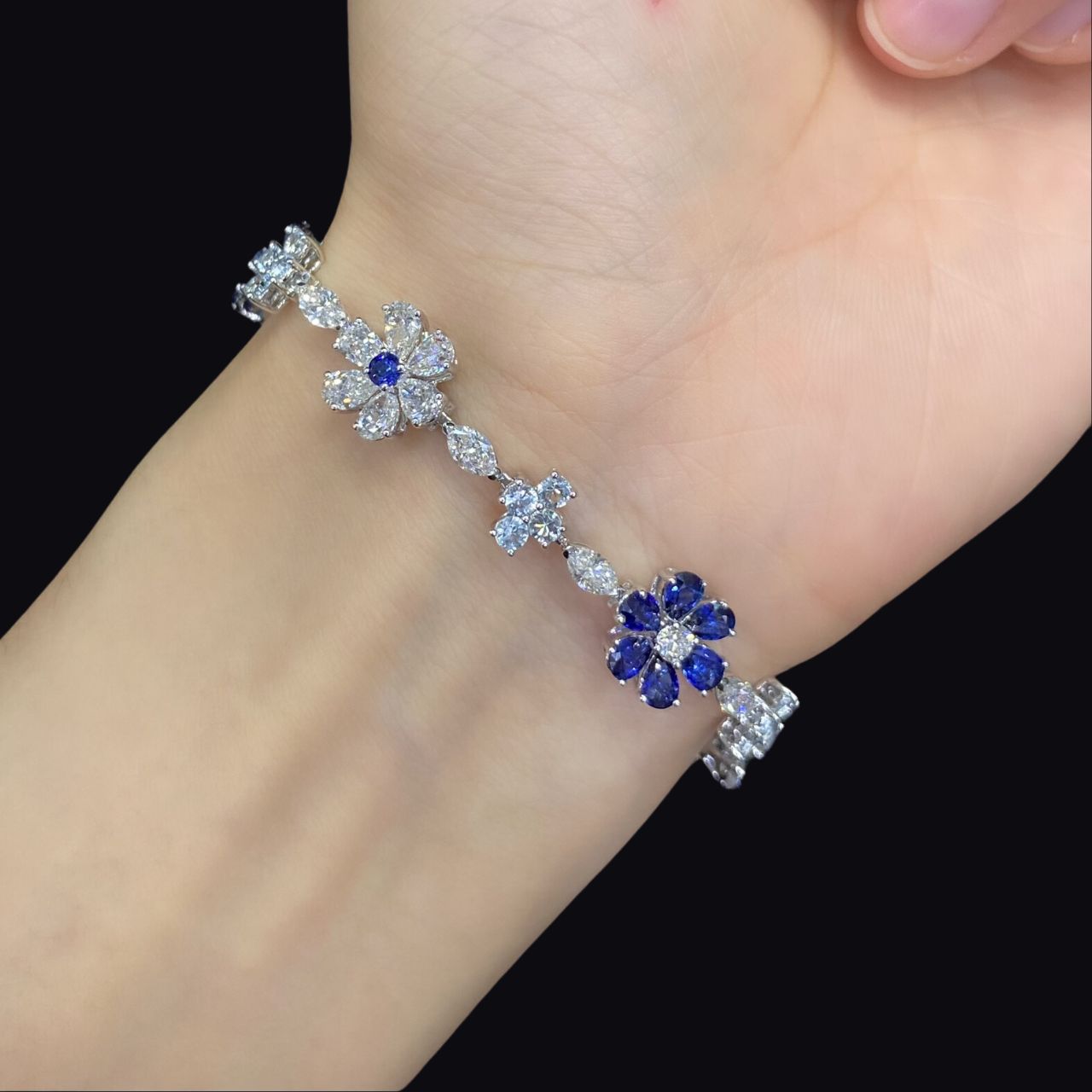 FIICCI Flower Royal Blue Sapphire And Diamond In 18K White Gold Bracelate