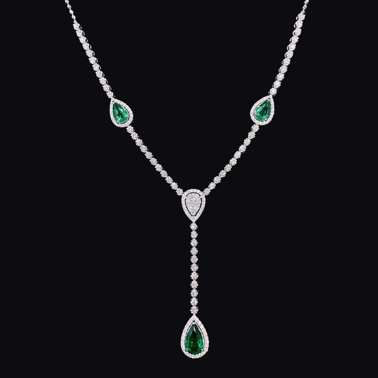 FIICCI Dazling Natural Diamond And Emerald In 18K White Gold Necklace