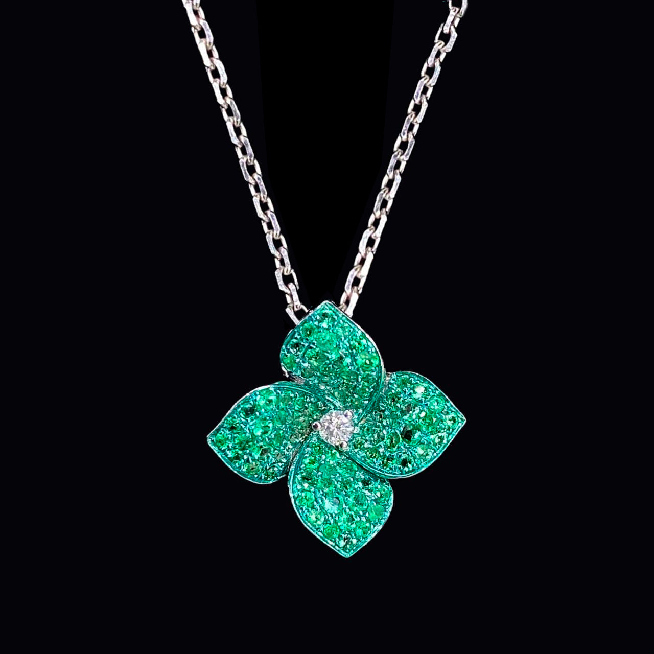 FIICCI Natural Diamond And Flower Emerald In 18K White Gold Necklace