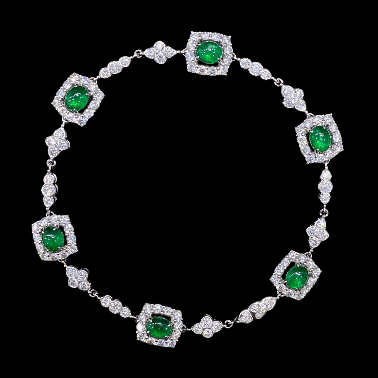 FIICCI Cabochon Vivid Green Emerald And Diamond In 18K White Gold Bracelate