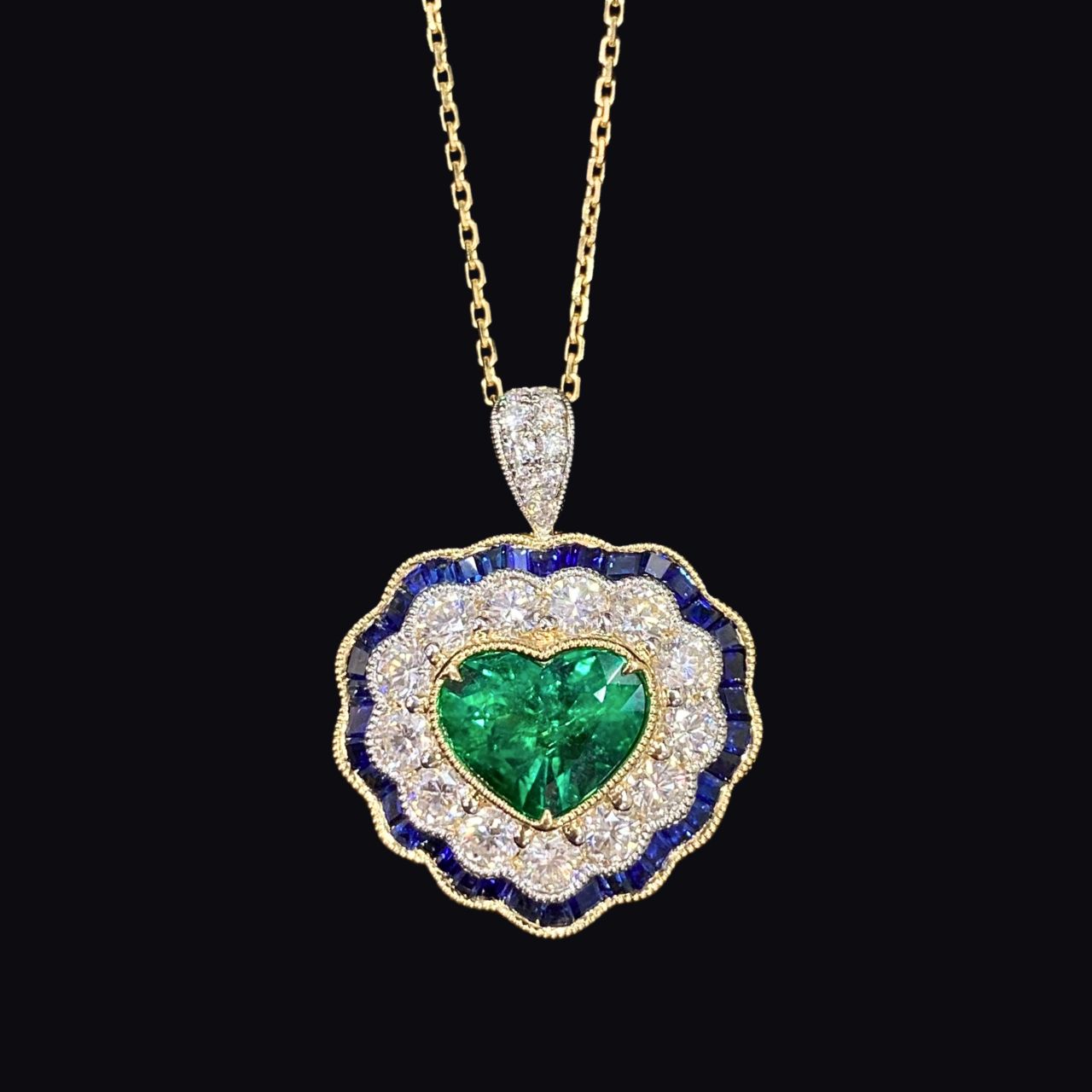 FIICCI Antique Natural Diamond And Heart Emerald In 18K Yellow Gold Necklace