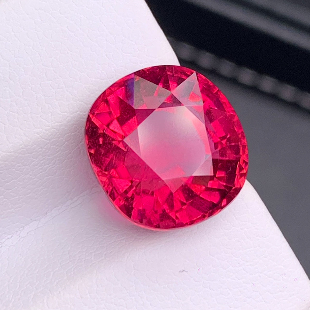 Super Gemstone Rubellite Tourmaline Gemstone - Cushion Cut - 10.34 carats - 12.9 x 12.4mm