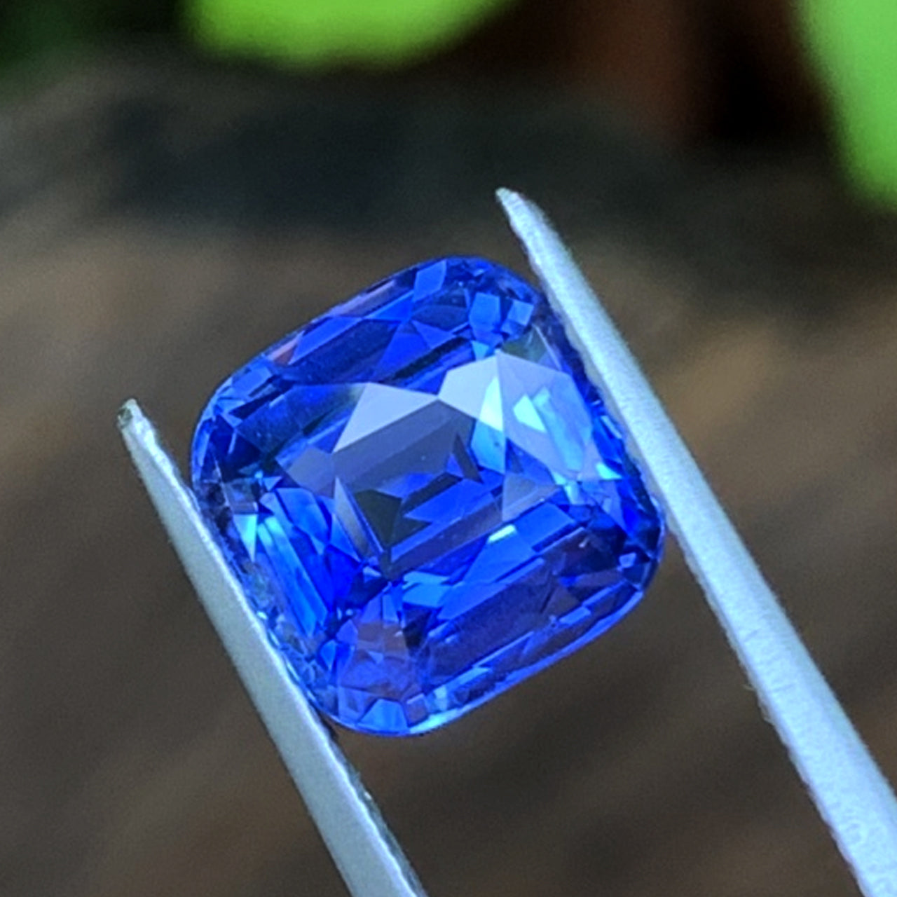 GUILD Certified  Blue Sapphire Unheated - Cushion Cut - Cornflower Blue Color - 4.03 carats - 8.51 x 8.51 mm