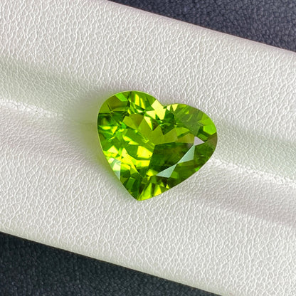 Peridot Genuine Gemstone - Heart Cut - Medium Lime Green -  8.86 carats - 12.8 x 15mm