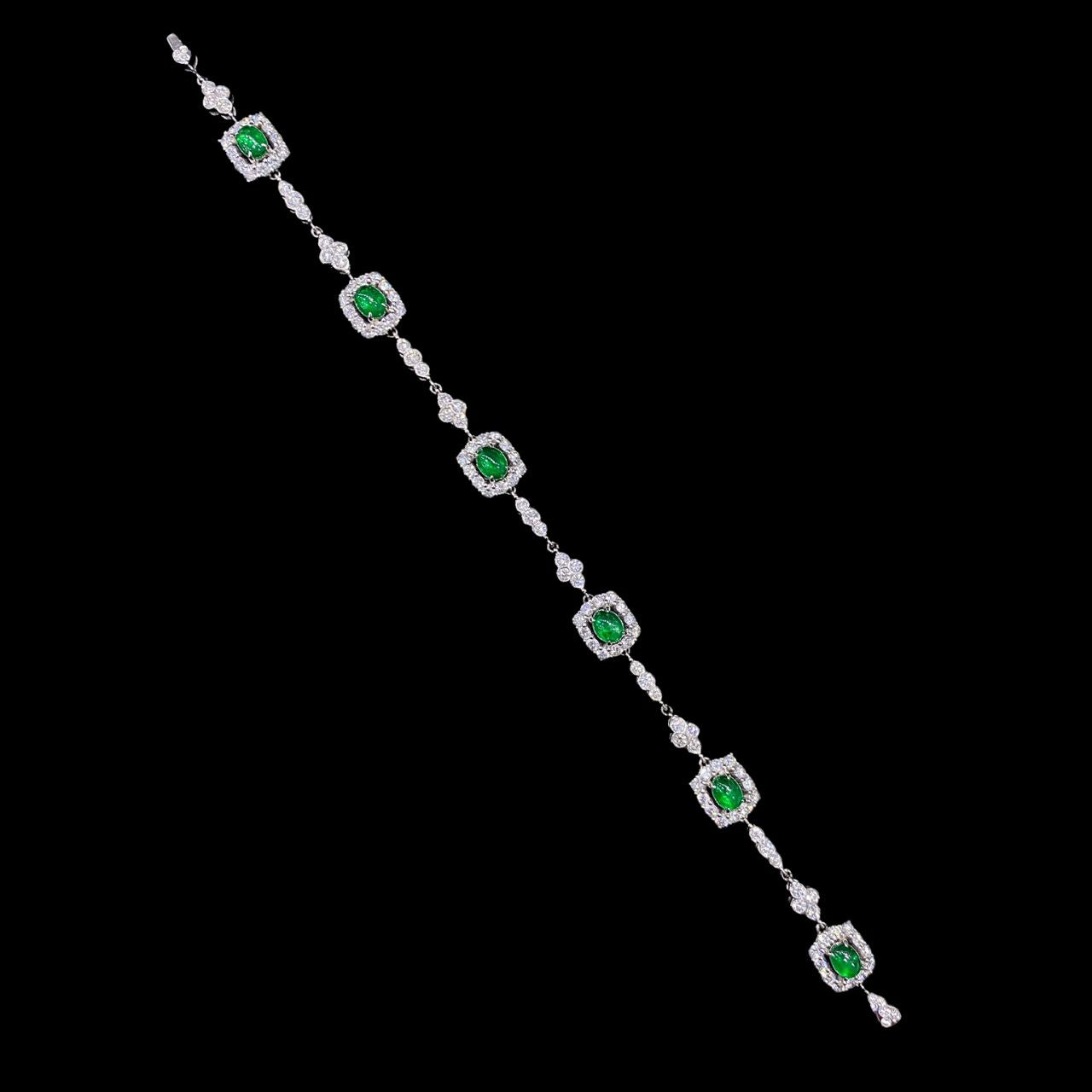 FIICCI Cabochon Vivid Green Emerald And Diamond In 18K White Gold Bracelate