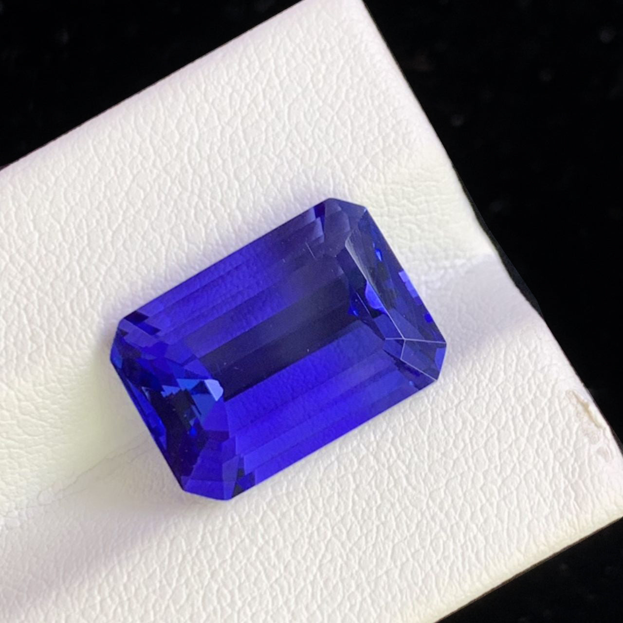 Precious Vivid Blue Purple Tanzanite - Emerald Cut - 12.58 carats - 11 x 15.3mm