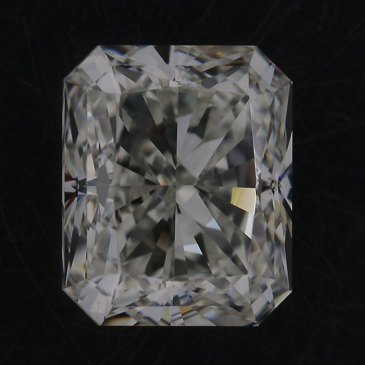 GIA Certified 1.0 Carat Radiant Cut Diamond Ideal Cut - J Color - VVS2 Clarity