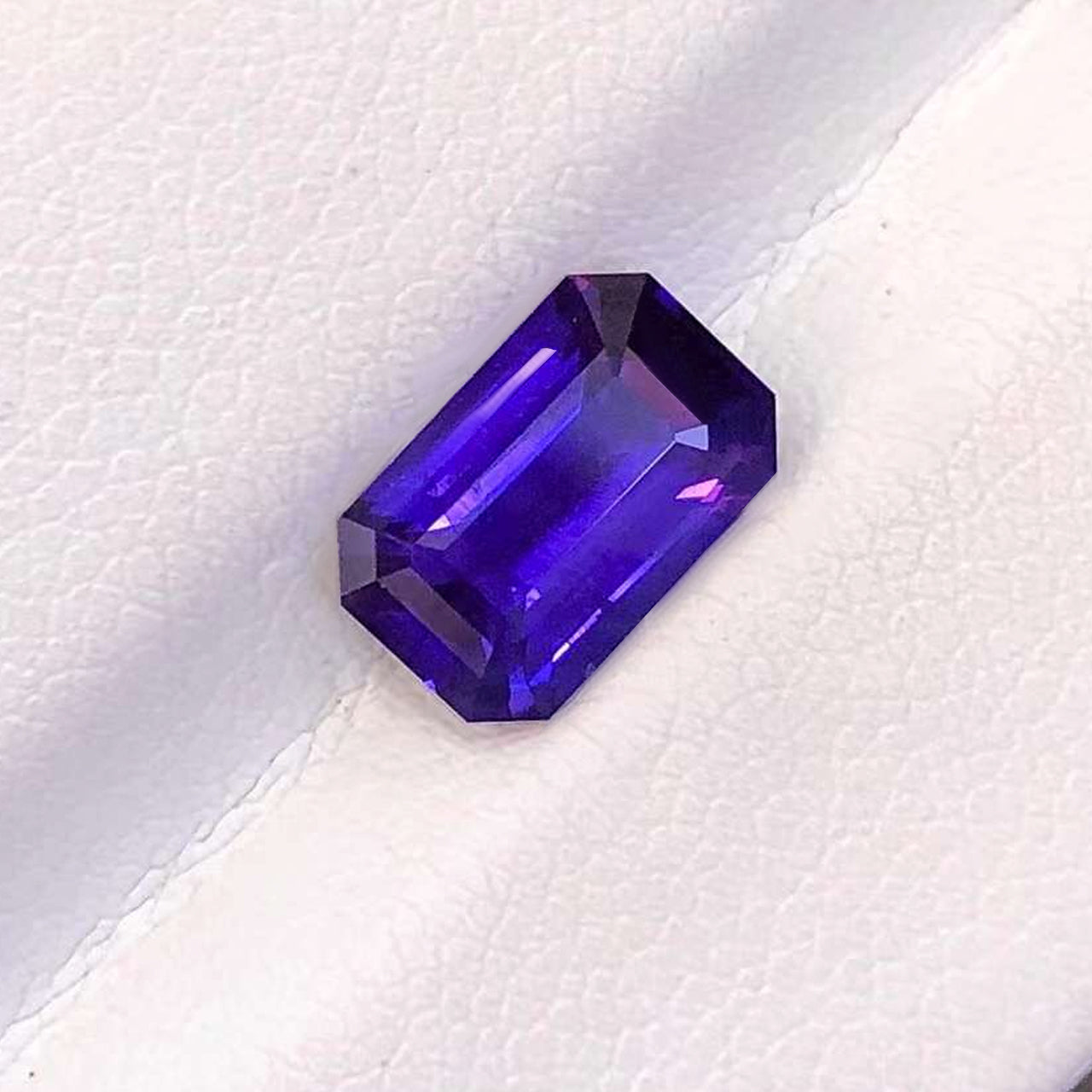 GUILD Certified Purple Sapphire - Emerald Cut - Lavender Color - 2.53 carats - 9.30 × 6.01 mm