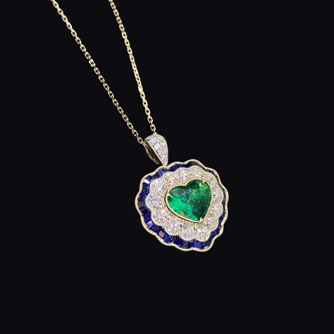 FIICCI Antique Natural Diamond And Heart Emerald In 18K Yellow Gold Necklace