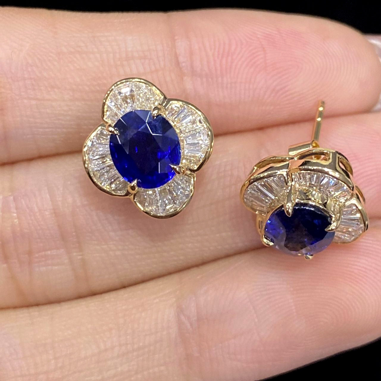 FIICCI Natural Diamond And Royal Blue Sapphire Earrings In 18K Yellow Gold