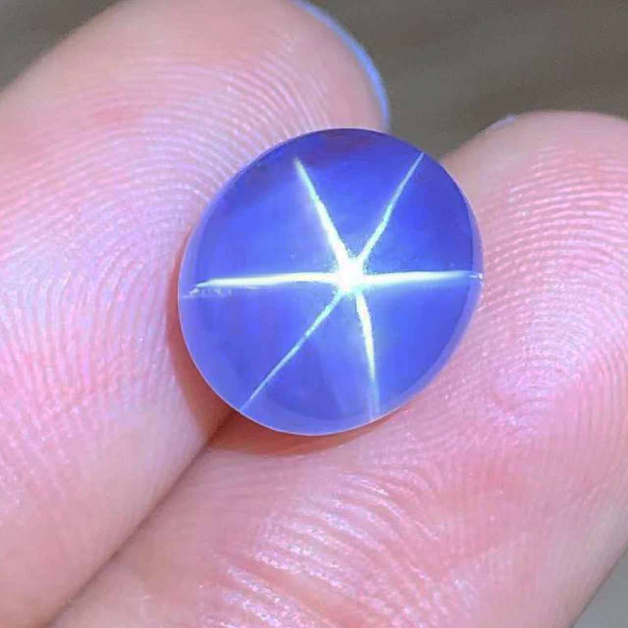 Blue Star Sapphire - Rare Quality - Oval Shape - Cabochon - 9.0 carats - 11.5 x 13mm