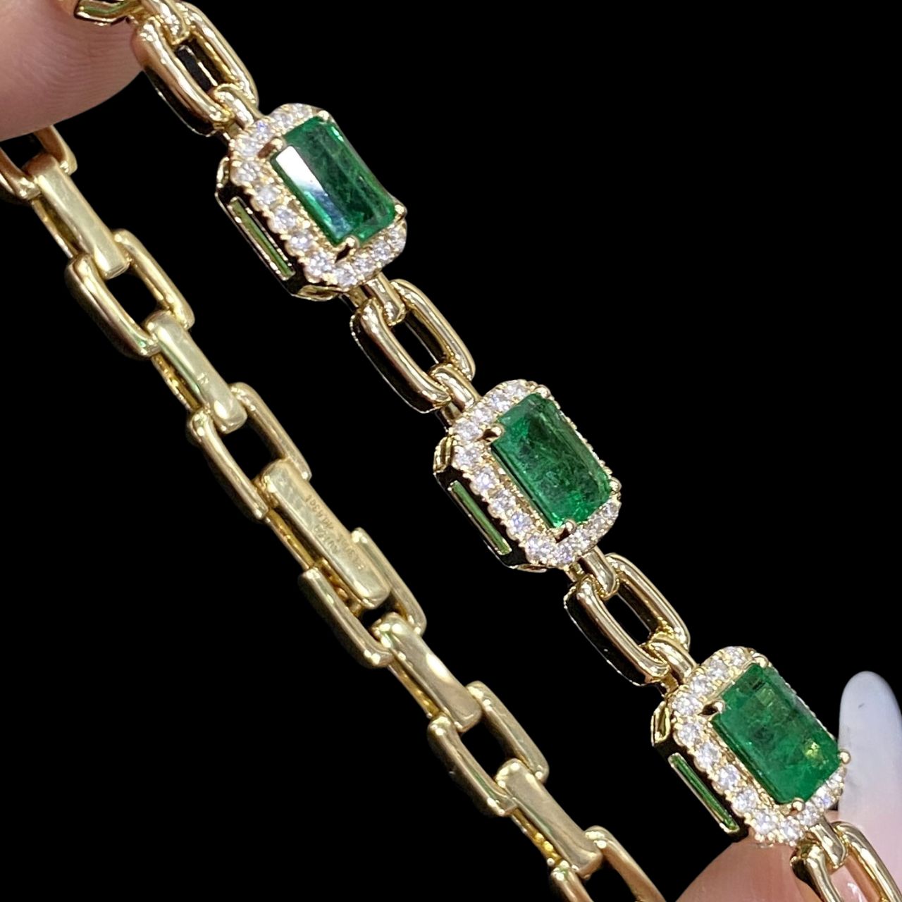 FIICCI Stunning Natural Emerald And Diamond In 18K Yellow Gold Bracelate