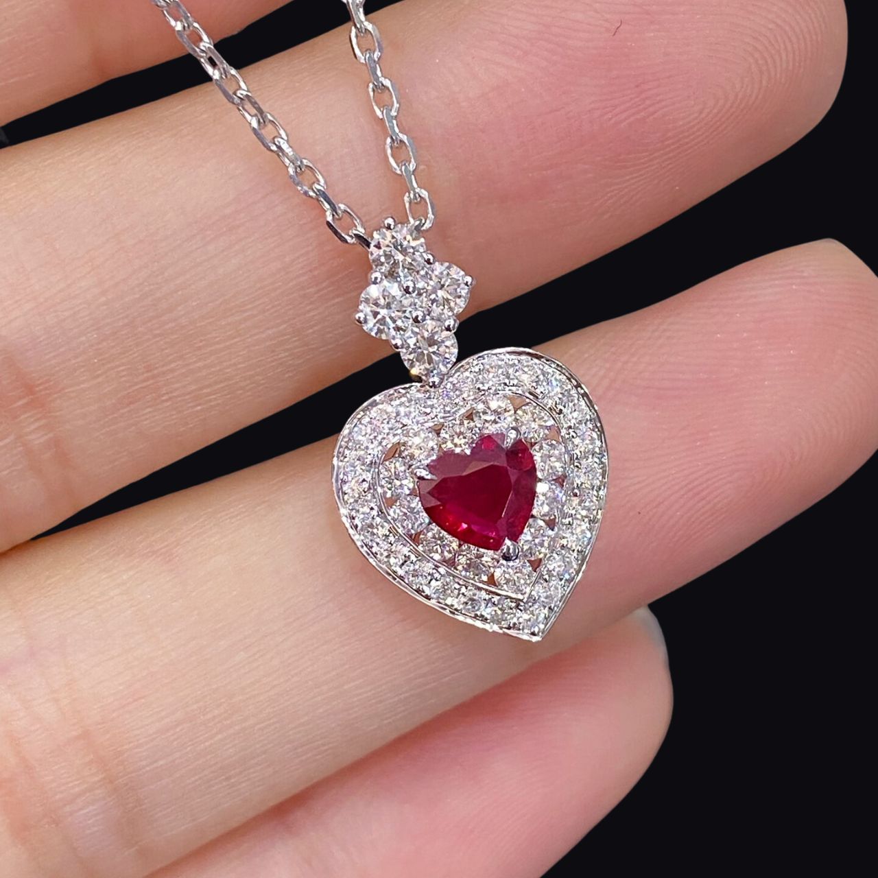 FIICCI Diamond And Heart Shape Ruby  In 18K White Gold Necklace