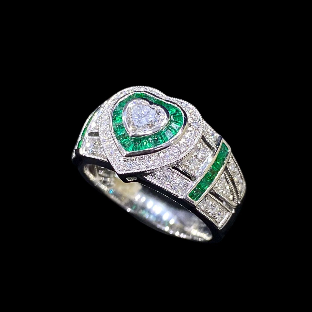 FIICCI Natural Heart Shape Diamond And Emerald In 18K White Gold Ring