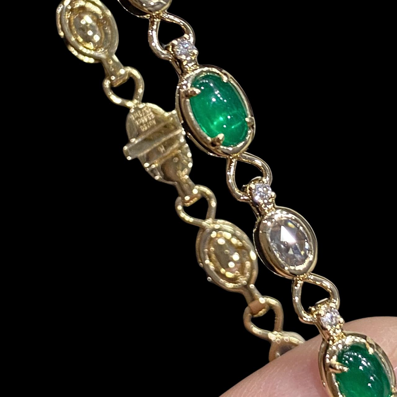 FIICCI Art Deco Cabochon Vivid Green Emerald And Diamond In 18K Yellow Gold Bracelate