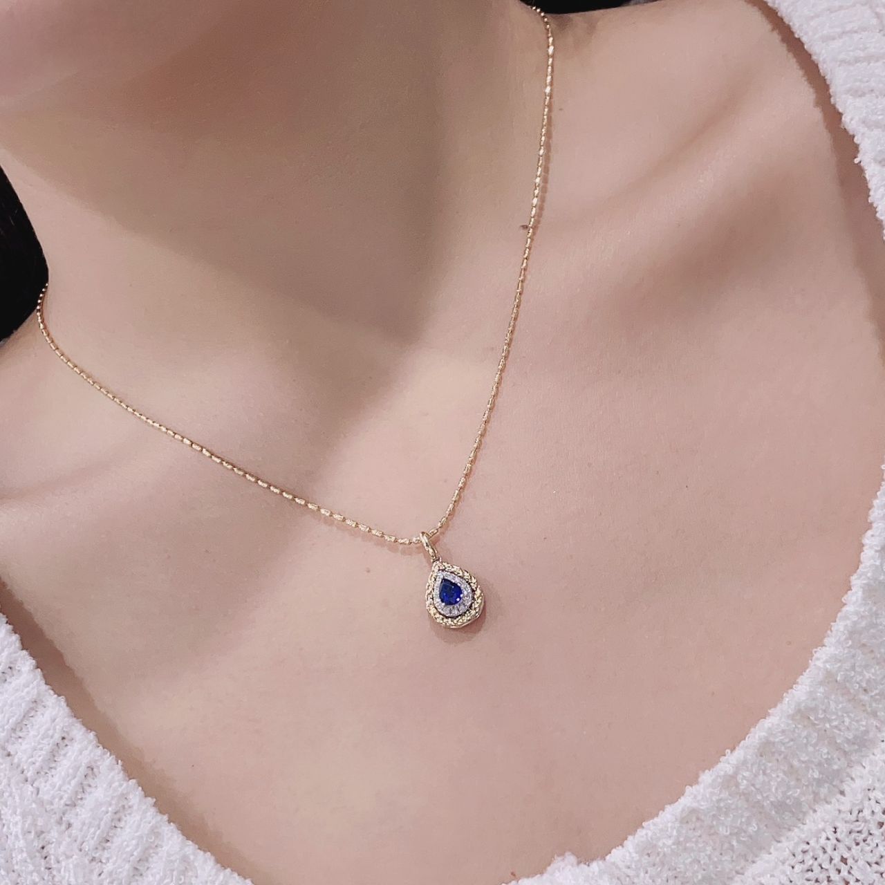 FIICCI Natural Diamond And Royal Blue Sapphire In 18K Yellow Gold Necklace