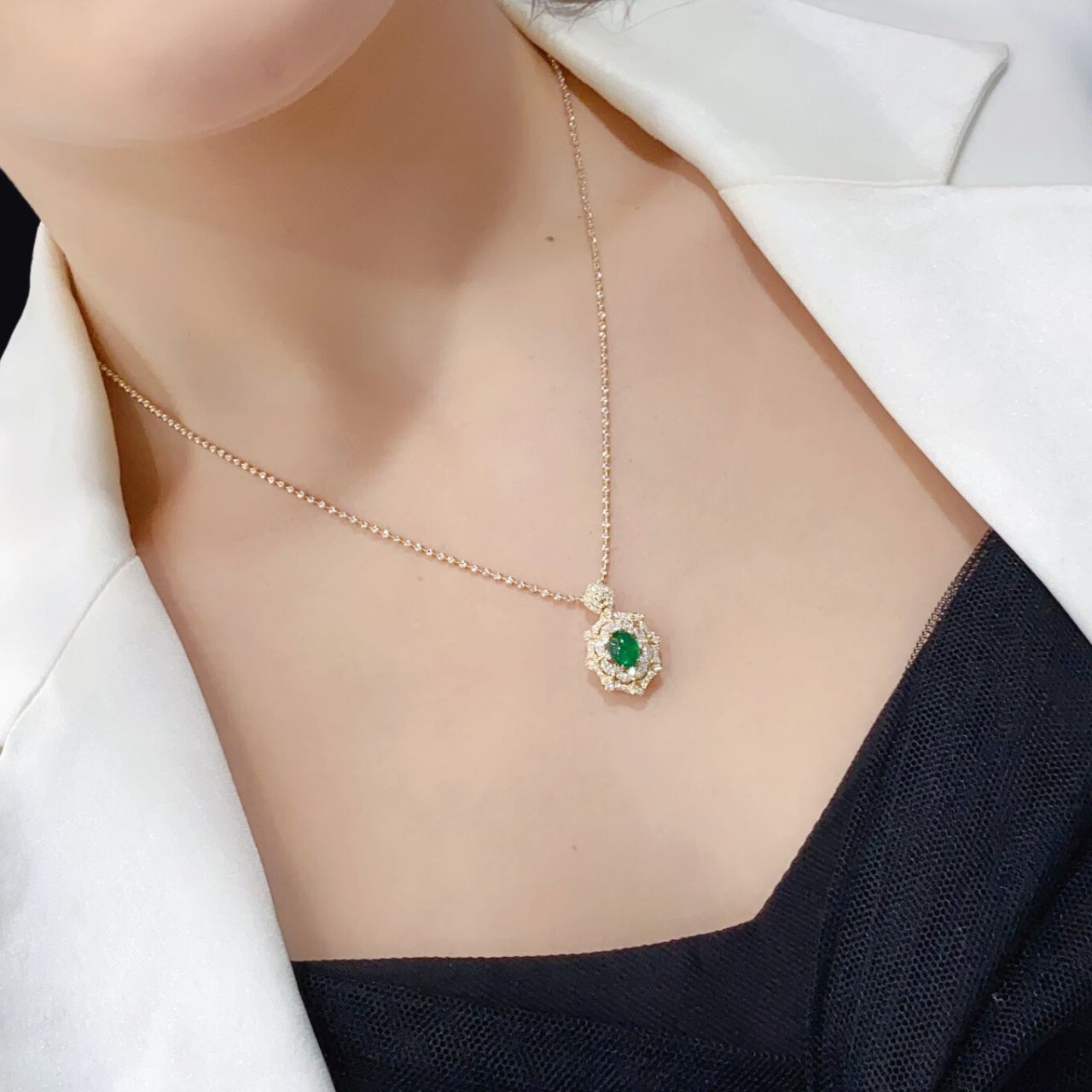 FIICCI Natural Diamond And Cabochon Emerald In 18K White Gold Necklace