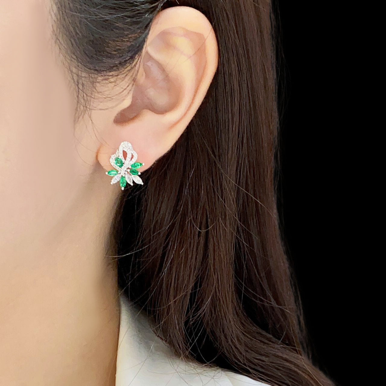 FIICCI Flower Natural Diamond And Emerald Stud Earrings In 18K White Gold