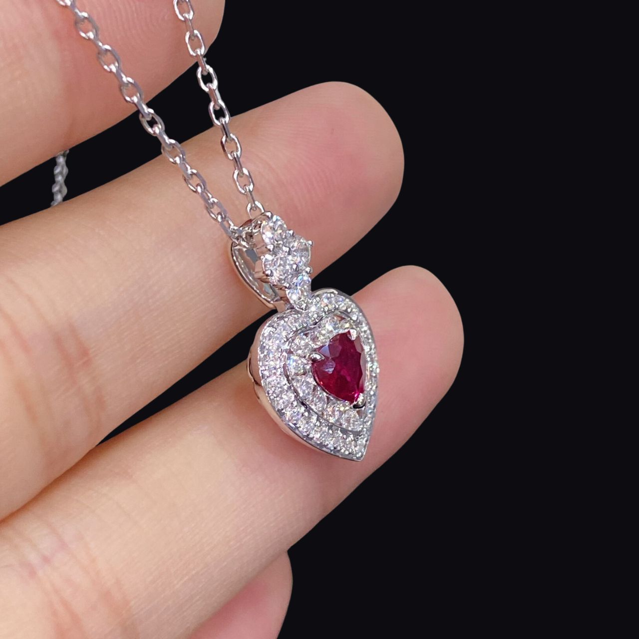 FIICCI Diamond And Heart Shape Ruby  In 18K White Gold Necklace