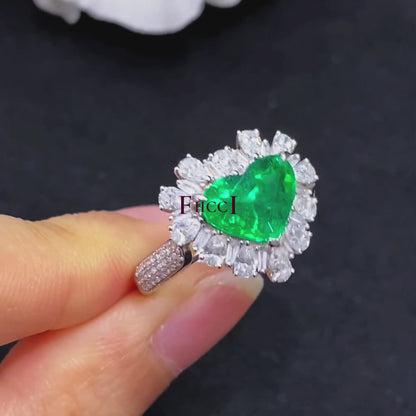 FIICCI Natural Diamond And Heart Emerald In 18K White Gold Ring