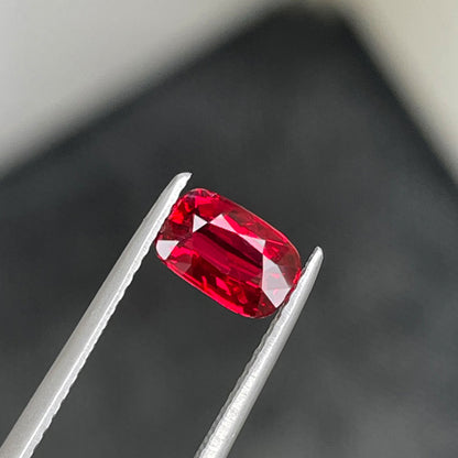 Genuine Ruby - Cushion Cut - Unheated Pigeon's Blood Red - 1.16 carats - 7.49 x 4.74mm