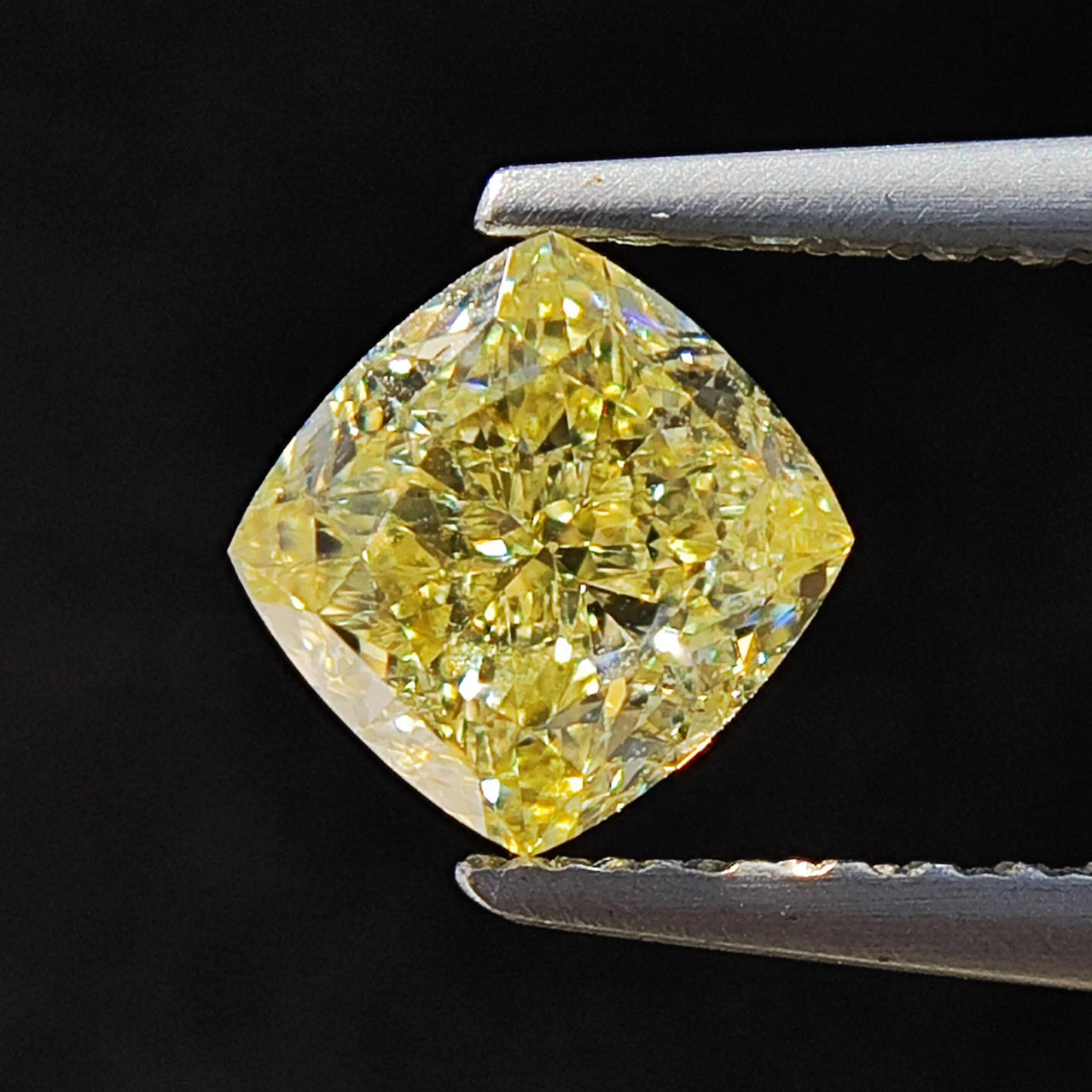 GIA Certified Fancy Brownish Yellow Diamond 2.01 carats - Cushion Cut - 6.67 x 6.46 mm